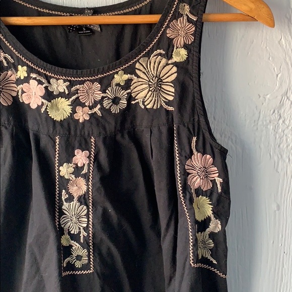 ✨3 for $15✨Forever 21 Embroidered Shift Dress - Picture 2 of 4